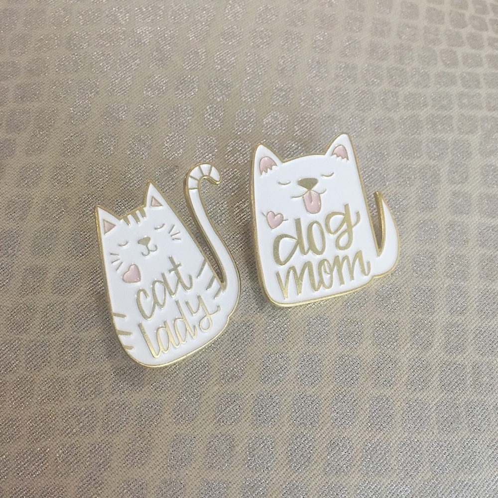 Dog Mom Pin - Picture 4 of 4